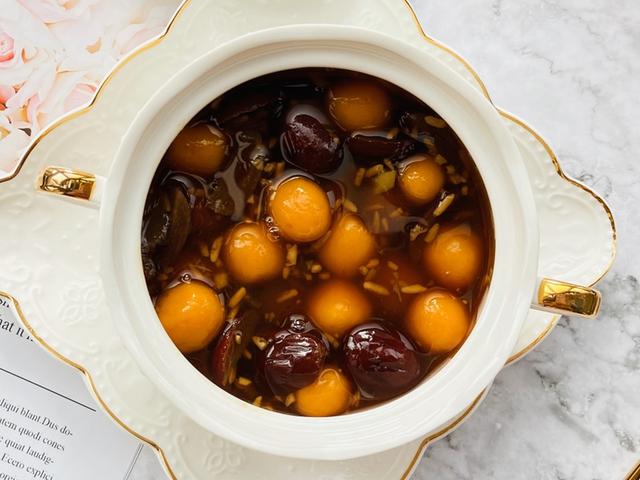 酒酿蛋汤怎么做，酒酿鸡蛋花汤的做法（没暖气的南方姑娘都喝它暖身）