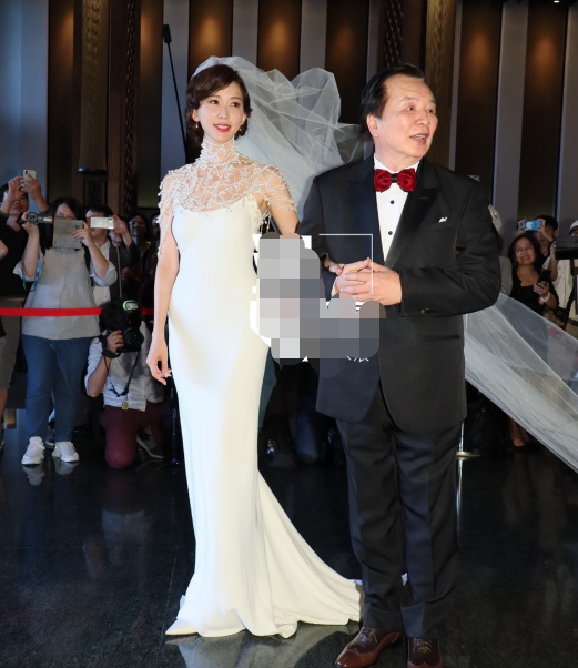 林志玲老公是谁,林志玲大婚全过程!日语告白老公泣不成声 - 玉三网