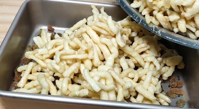 在家如何做沙琪玛，在家做沙琪玛怎么做窍门（教你在家自制沙琪玛）