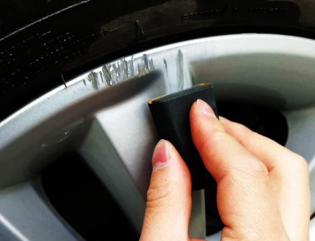 轮毂严重刮伤图，怎么判断轮毂刮伤严重（记住这几个小步骤）