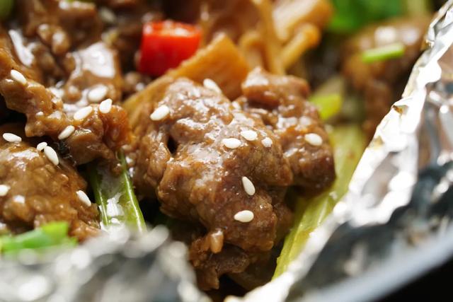 锡纸用哪一面接触食物，锡纸用哪一面接触食物的图片（给你变出宝藏牛肉料理）