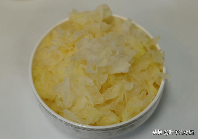 冰糖木耳红枣汤步骤，冰糖木耳红枣汤步骤做法（养生食疗方：养血安神）