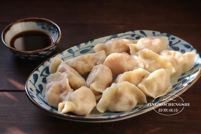 胡萝卜饺子馅怎么做好吃，胡萝卜馅饺子怎么做（胡萝卜没有生味儿）