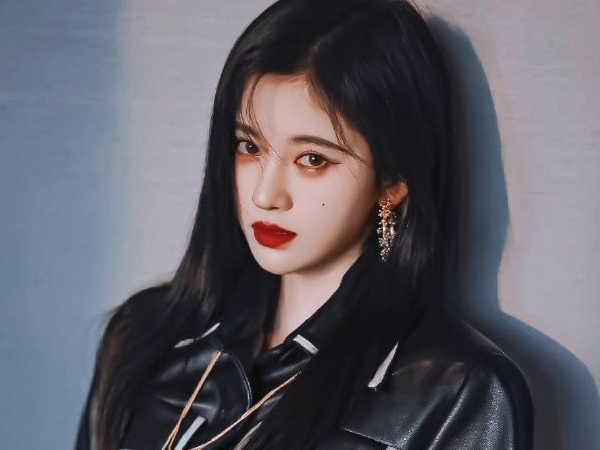 高级脸和网红脸区别，高级脸和网红脸区别在哪（女网红花6万整容成鞠婧祎）