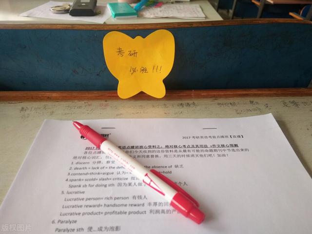 在什么中成长作文，在什么中成长作文怎么写（在奋斗处成功》奋斗的人生不平凡）