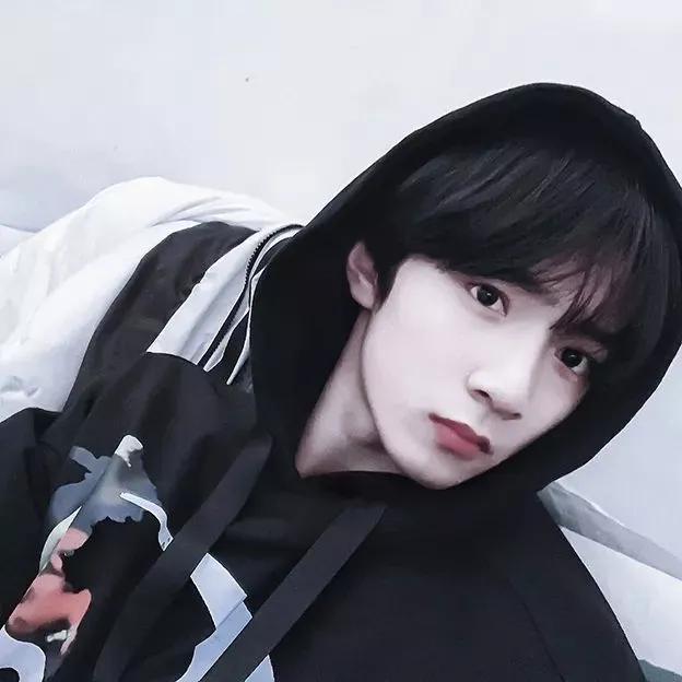 刘耀文头像女生专用，刘耀文｜帅且自知的靓仔微信（壁纸加头像）