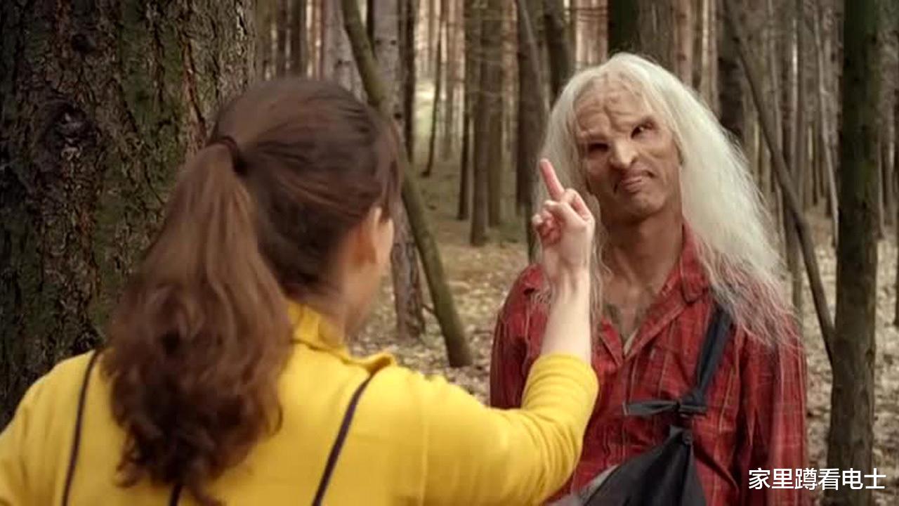 《弯道7》的反派不再是奇形三兄弟,而是一个有组织有纪律的团体,他们