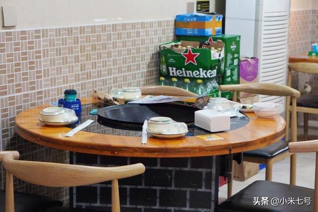 东北特色菜之铁锅炖大鱼，看着土气吃后服气的东北铁锅炖大鱼