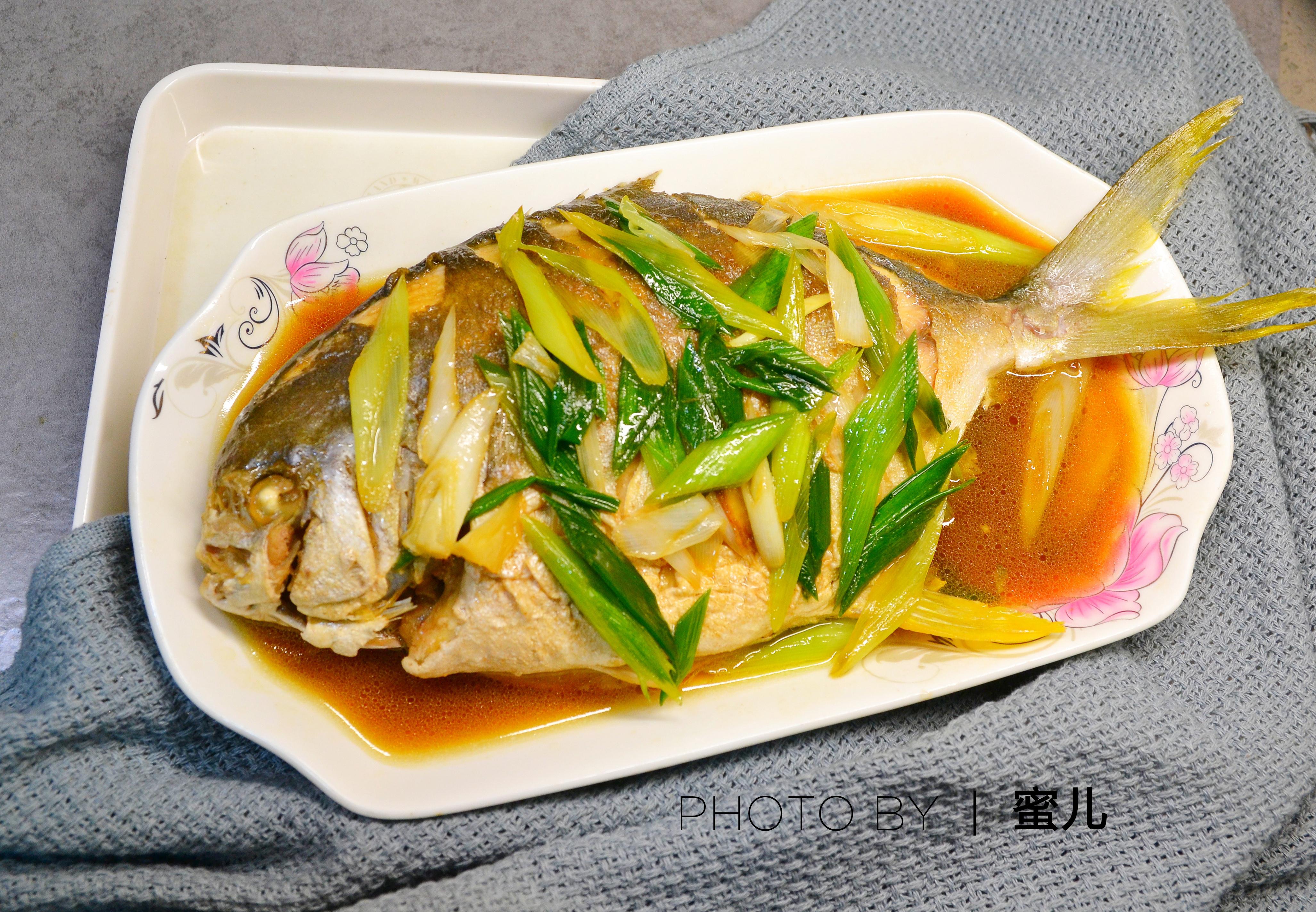 金鲳鱼这样做最美味：清蒸、香煎或红烧，肉质鲜嫩不腥，家常做法超简单！