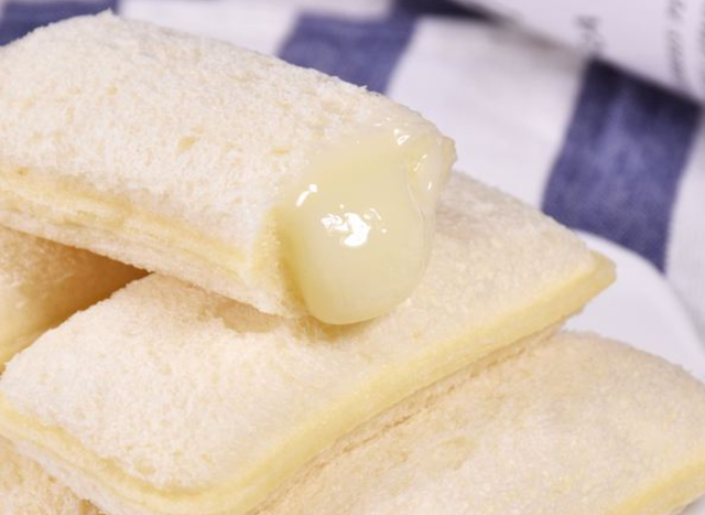 紫米面包的热量，一天吃两个紫米面包会胖吗（吃一次就能爱上的早餐面包）