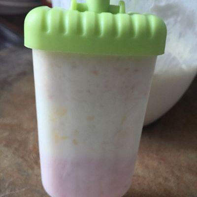 三色水果酸奶棒冰，樱桃酸奶冰淇淋（三色果酱酸奶冰棒）