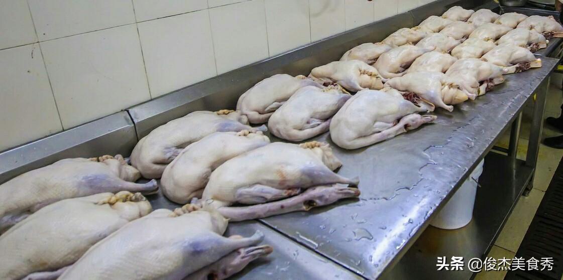 挂炉烤鸭怎么腌制，挂炉烤鸭怎么做（专业烧腊师傅都不愿意透漏的烧鸭烧鹅盐和酱的比例）