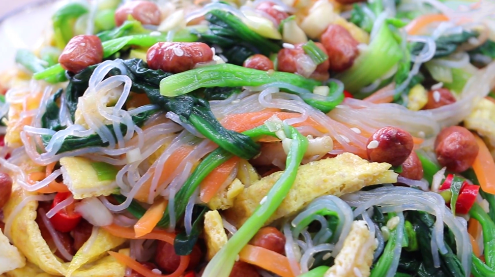 【涼拌菠菜粉絲】做法步驟圖 簡單幾下 上桌全家搶著吃-起舞食譜網