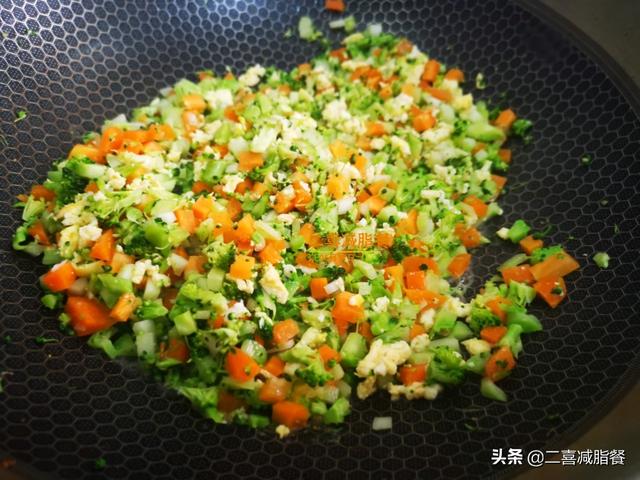 减肥午饭吃什么好，减肥午餐吃啥好（450大卡的减脂午餐）