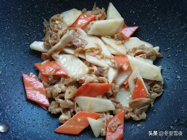 羊肉配什么菜好吃，这个季节吃羊肉配什么菜好吃（羊肉片别总是涮着吃）