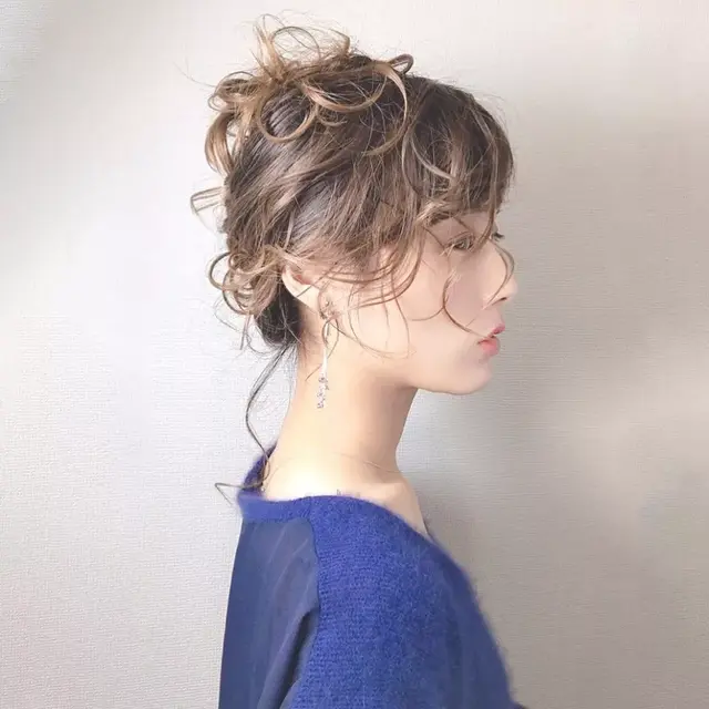 丸子头怎么扎出蓬松感，怎么扎丸子头好看又简单又蓬松（扎丸子头一不小心变“道姑”）