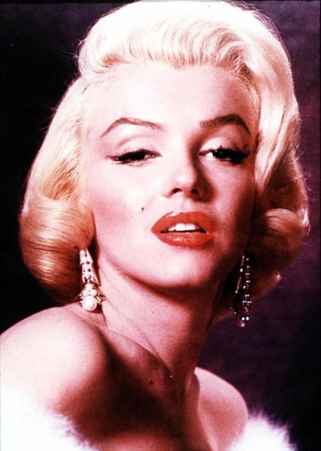 玛丽莲梦露怎么死的，玛丽莲·梦露怎么死的（又与美国总统和黑帮纠缠不清）