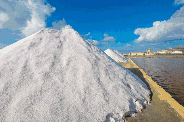 精制食盐和海盐的区别是什么，精制盐和精制食用盐有什么区别（搞懂了再吃有助于健康）