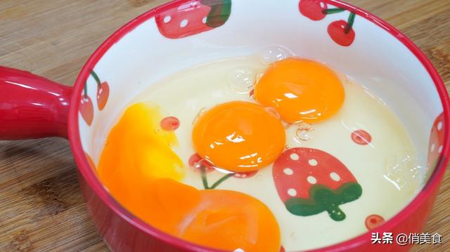 西红柿炒鸡蛋怎么炒才好吃，西红柿炒鸡蛋要怎么做才好吃呢（难怪酒店的西红柿炒鸡蛋那么好吃）