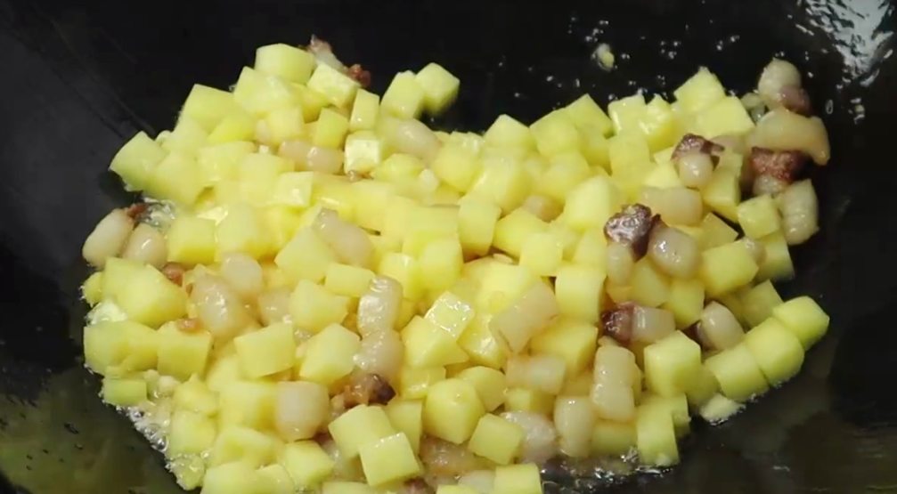 图片[4]-【炒土豆】做法步骤图 比大鱼大肉还香 过年用它招待客人特棒-起舞食谱网