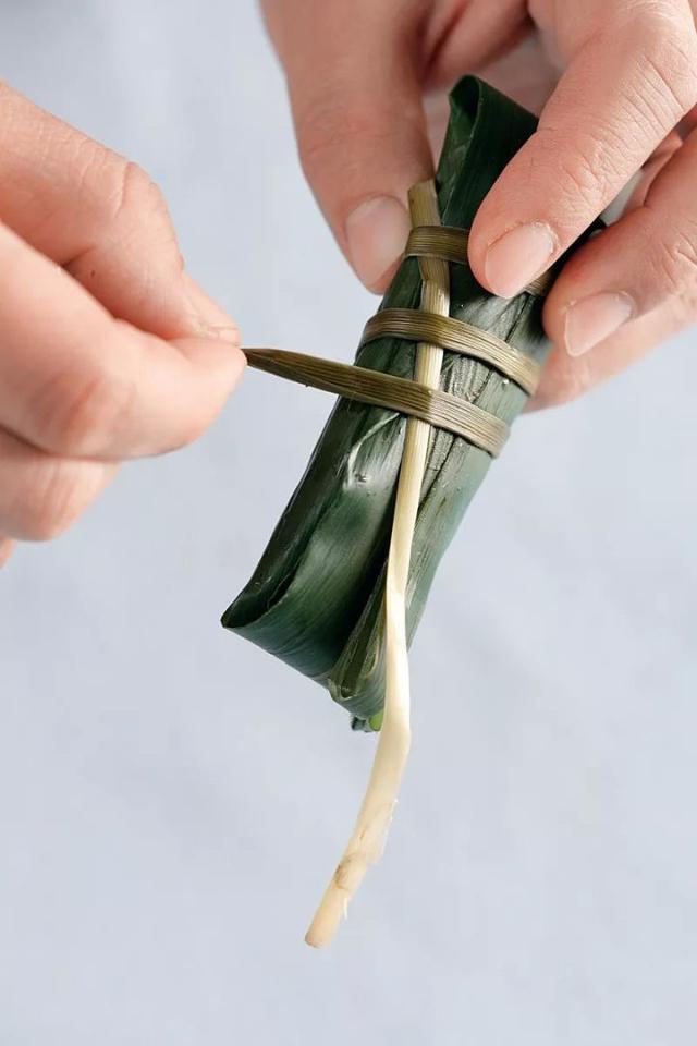 长棕子的包法粽子的包法，简单易学的长粽子包法（长粽的包法，你get到了没）