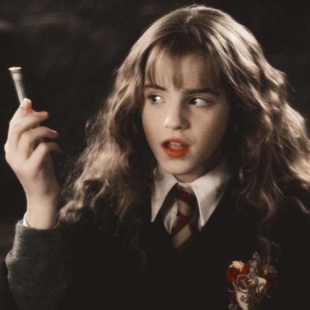 哈利波特头像女生，哈利波特魔法学院头像微信（霍格沃茨永不毕业）