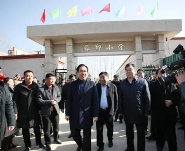 许家印的儿子，许家印生了几个孩子？（2018年许家印携妻陪父回老家）