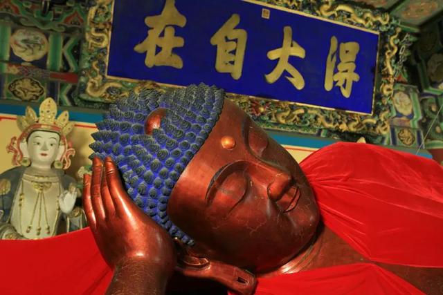 三大佛祖是谁，如来佛和释迦牟尼是一个人吗