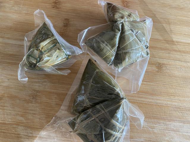 粽子冷藏还是冷冻，粽子放在冷藏还是冷冻（直接放冰箱就错了）