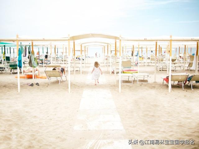 晴空万里什么意思，晴空万里是什么意思（200个唐诗里清新淡雅的女孩名字）