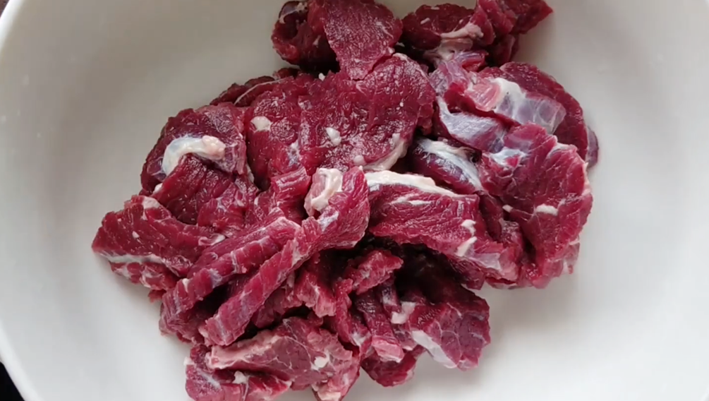 图片[2]-【山药牛肉羹】做法步骤图 汤鲜味美 天冷常给家人煲来喝-起舞食谱网