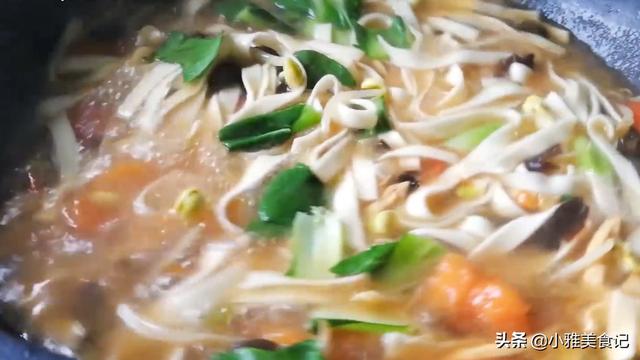 炝汤面条怎么做，素炝汤面条的做法（老式炝锅面的家常做法）
