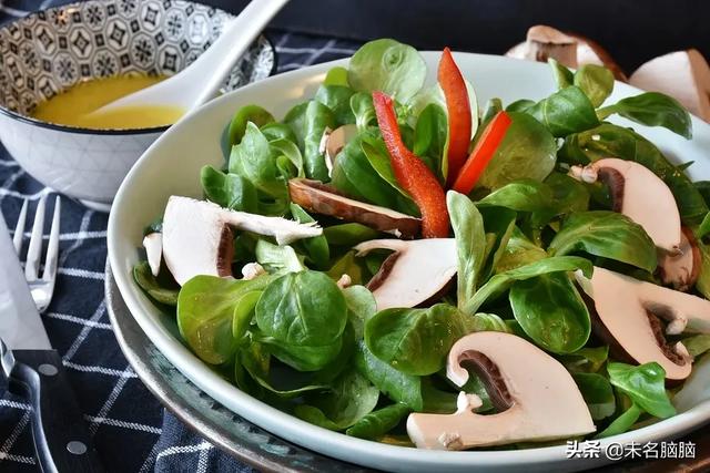 蟹腿菇的营养价值，蟹味菇的营养（蘑菇这样吃能预防老年痴呆）