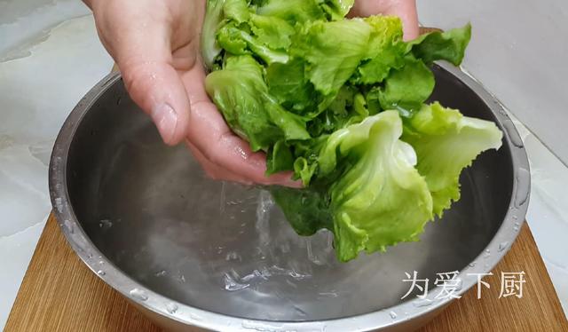 家常蛋饼的做法，家常鸡蛋饼的做法（家庭鸡蛋饼简单做法）