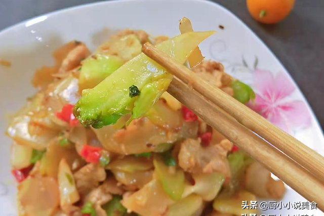 儿菜需要焯水吗，炒儿菜需不需要焯水（清香鲜嫩好消化）
