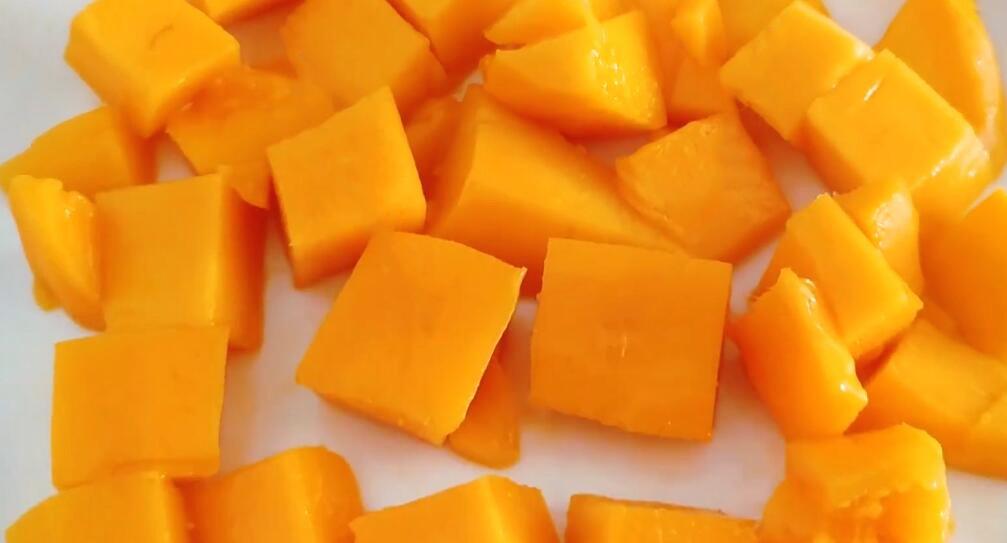 图片[8]-3种切芒果的方法 优雅吃光一个大芒果-起舞食谱网