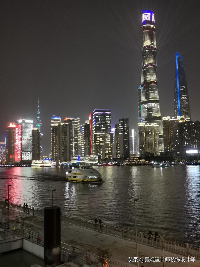 上海外滩夜景图片，外滩夜景美丽迷人让人流连忘返（上海市外滩夜景）