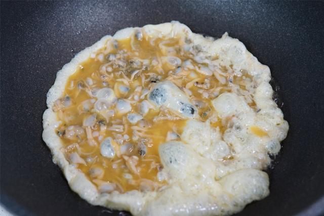 花甲肉怎么炒，炒花甲的做法视频（它和花甲一起炒是绝配）