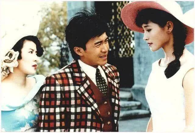 关于爱情的伤感歌曲，听的伤感情歌大全你们都听过了吗（方季惟《爱情的故事》）