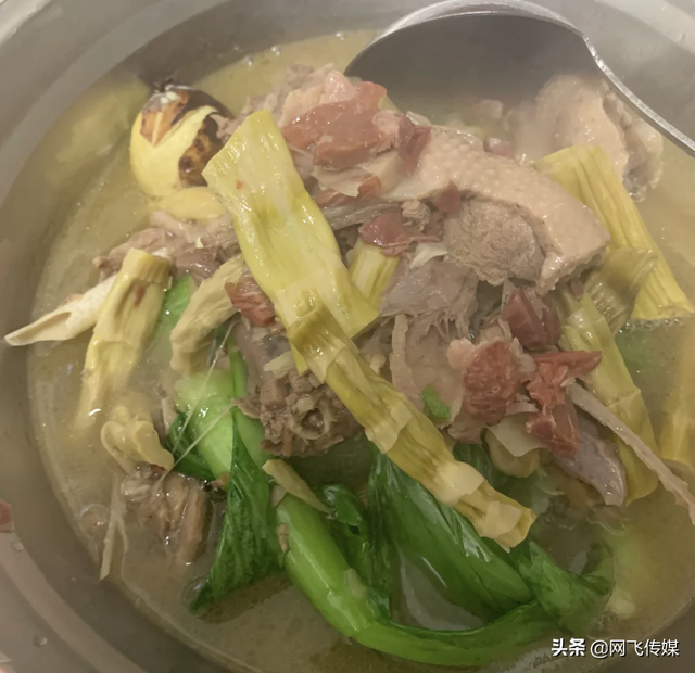滋补老鸭汤，老鸭汤怎么炖（喝上一碗神清气爽）