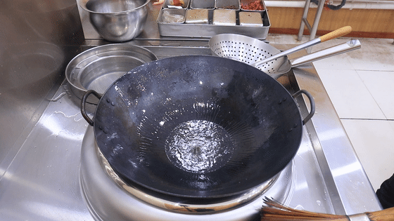 鲫鱼汤怎么熬出奶白色，怎样熬出奶白色鲫鱼汤（是开水和冷水的关键吗）