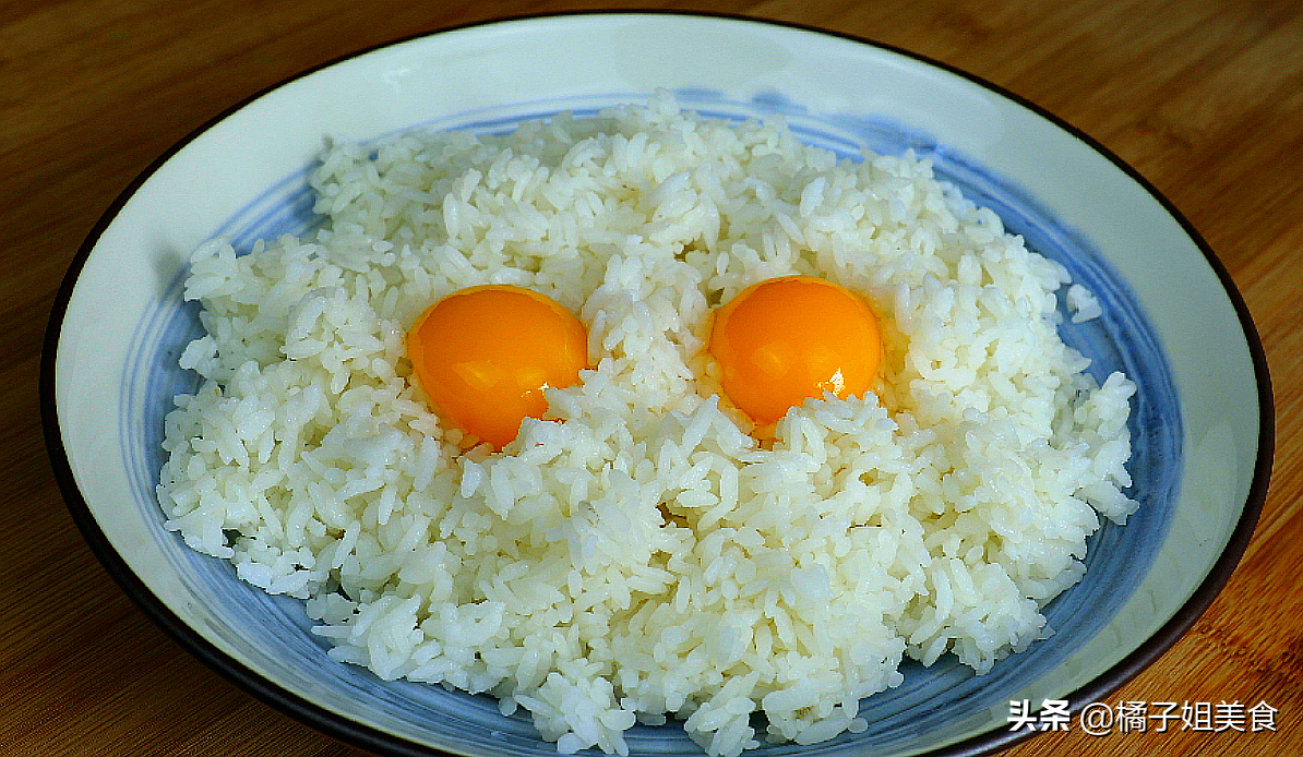 剩米飯變身美味蛋炒飯 香而不膩 五分鐘學會做-起舞食譜網