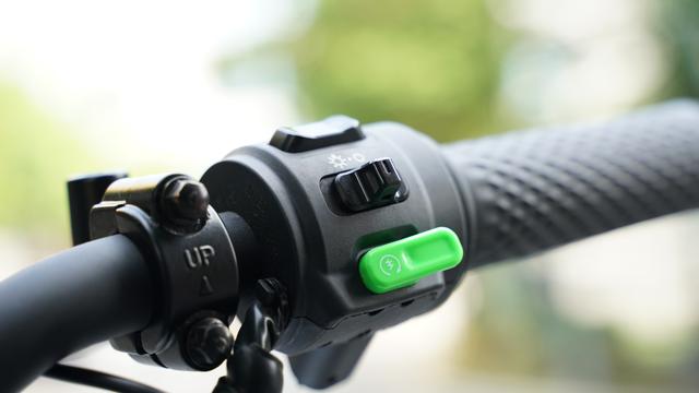 摇摆二轮滑板怎么玩，两轮滑板怎么玩（两千元档也能拥有全能选手）