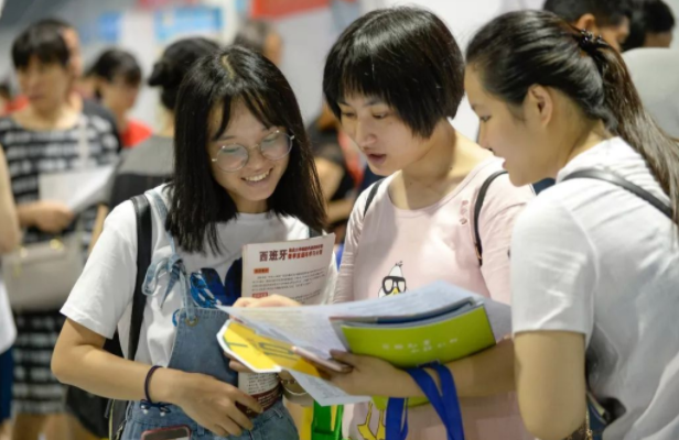 兰州护士学校分数线（985高校护理专业招生遇冷）