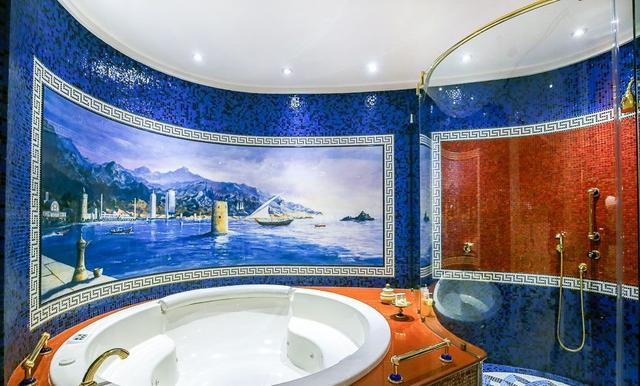 迪拜七星级酒店，迪拜七星级酒店有哪些服务（超奢华七星级住宿楼中楼房间大公开）