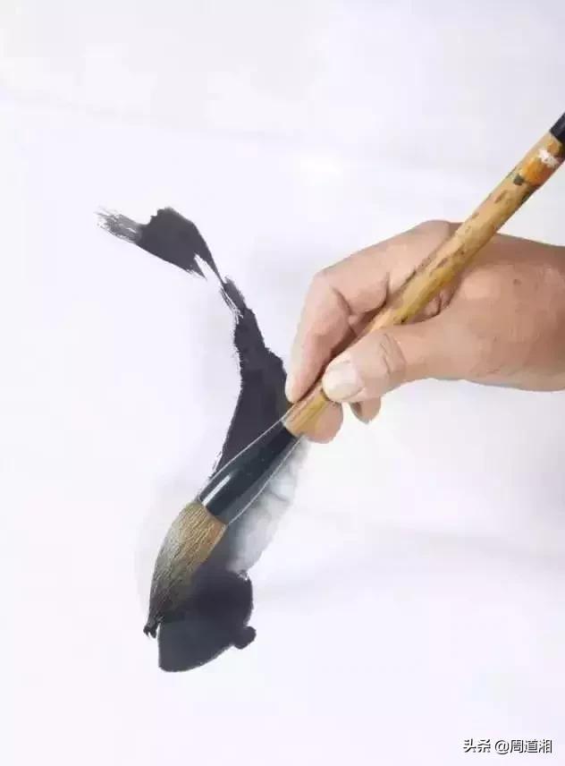 金鱼画法步骤图解,国画写意鲤鱼、金鱼的画法 金鱼画法步骤图解,国画写意鲤鱼、金鱼的画法