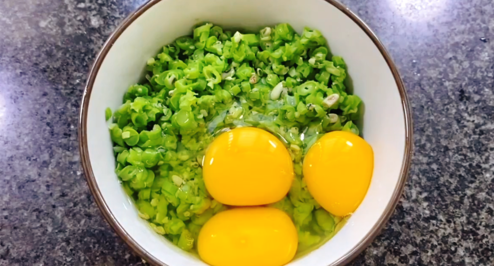 图片[3]-【豆角鸡蛋饼】做法步骤图 孩子特别喜欢吃 真香-起舞食谱网