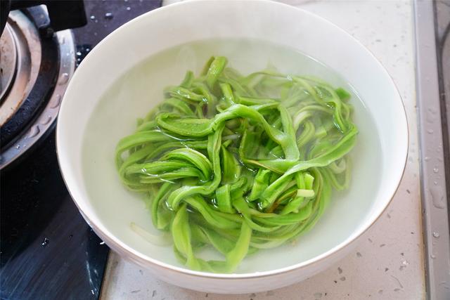 贡菜是什么菜做的，贡菜到底是什么菜（碰上这菜我从不放过）