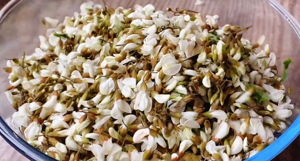 圖片[2]-【槐花雞蛋餅】做法步驟圖 鮮香入味 好吃又解饞-起舞食譜網