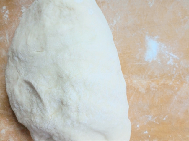 一斤面粉放多少酵母，一斤面粉需要放多少酵母（难怪总失败还有酸味）